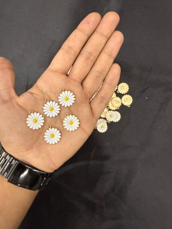 White Daisy Pendant Charm ( 5 Pcs )